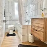 Vajagic 2 - 5 Pers, 2 Schlafzimmer, Messe, Uni Klinik Appartement