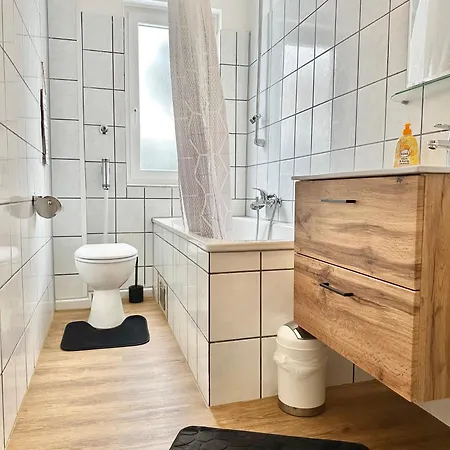 Vajagic 2 - 5 Pers, 2 Schlafzimmer, Messe, Uni Klinik アパート